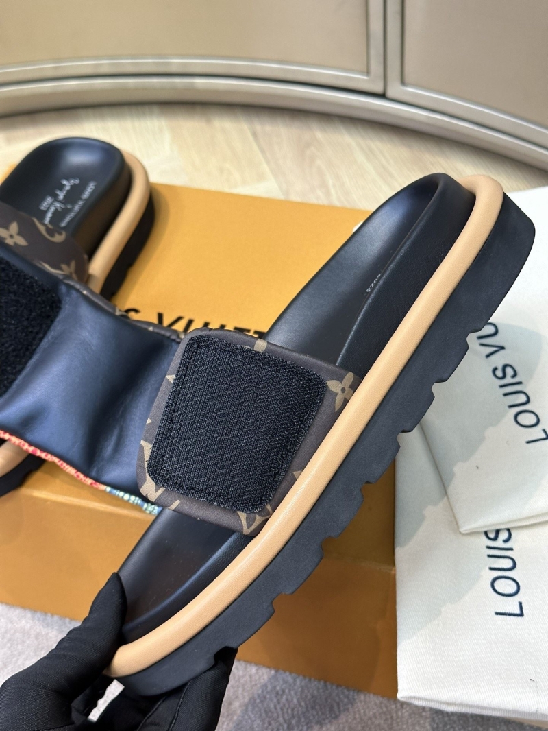 l0vis Vvtt0n slippers